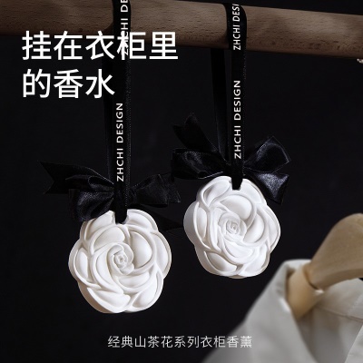车载香薰栀子花香膏挂件车用香片自动散香高级感饰品摆件汽车用品